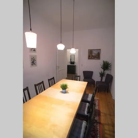 Cosy And Spacious In The Heart Of Apartment