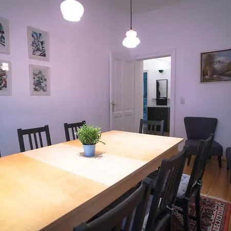 Apartament Cosy And Spacious In The Heart Of *